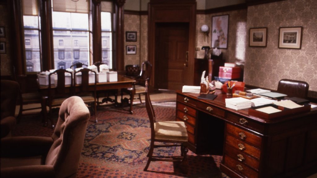 Yes Minister empty set from 1984